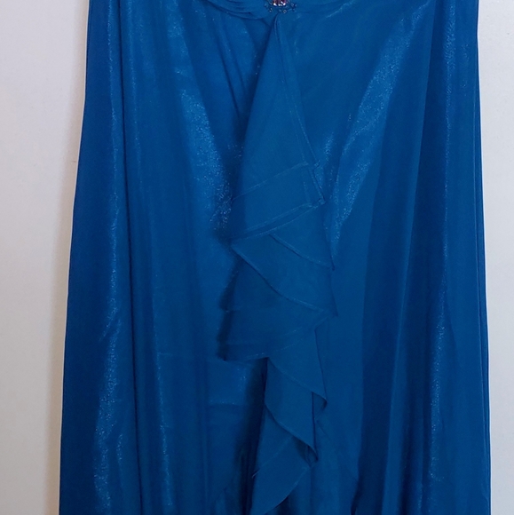 I'm selling a blue strapless dress - Picture 6 of 6